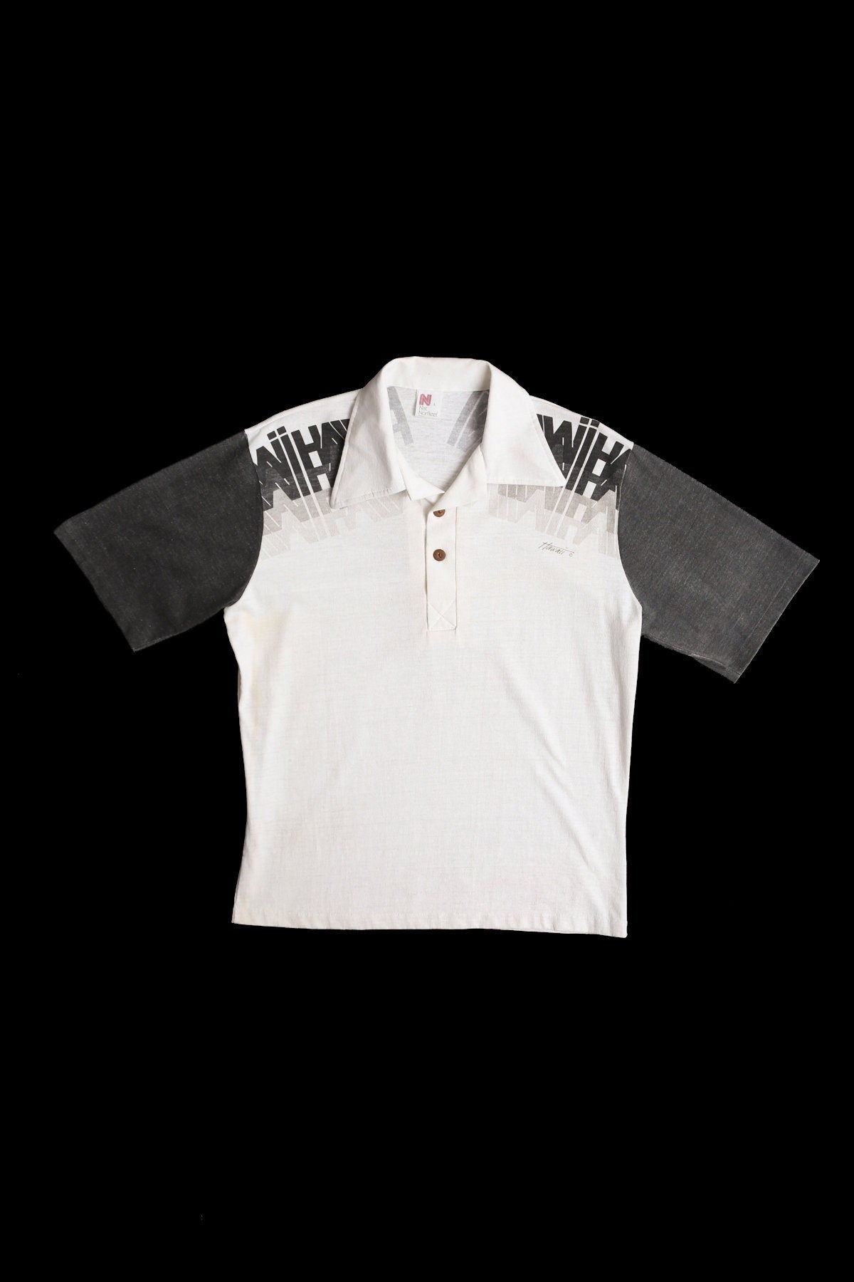 Vintage Polo Shirt with Hawaii Print on Shoulder - Era 70's - 80's