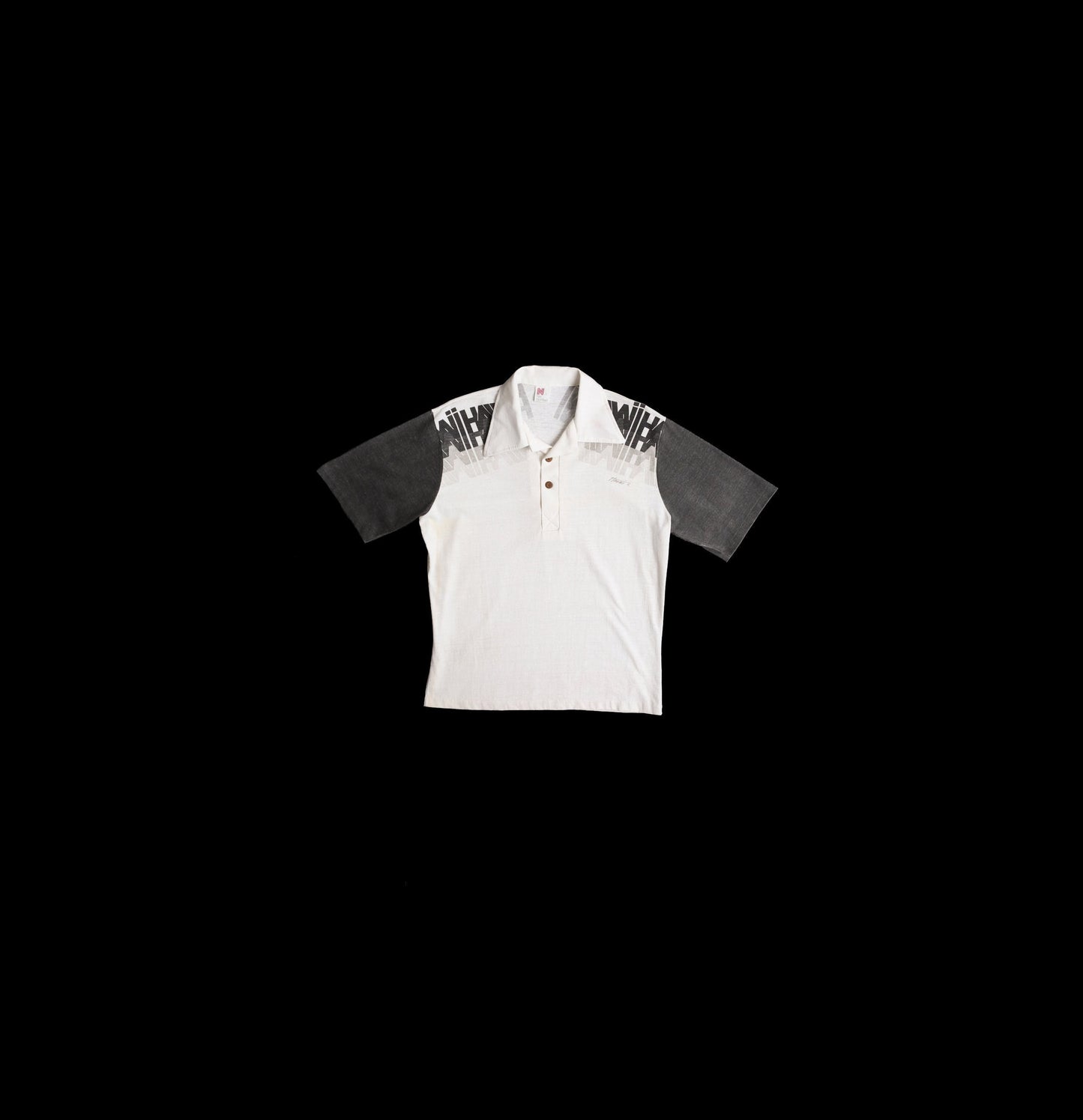 Vintage Polo Shirt with Hawaii Print on Shoulder - Era 70's - 80's