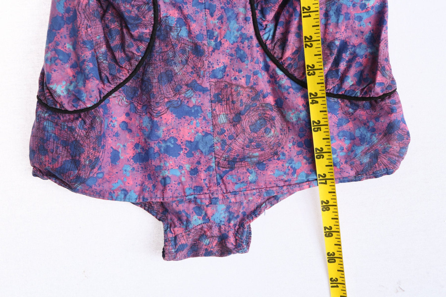 Vintage Women Swimsuit - Era 1940s - 1950s - Graphic Shell Print