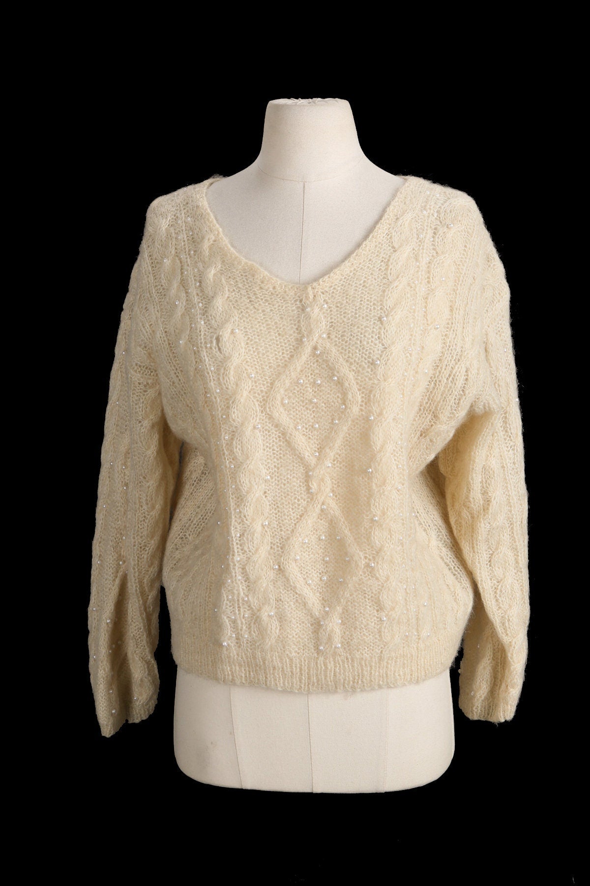 Women Beige Cable knit Pull Over V Neck Sweater - Era 80's - 90's