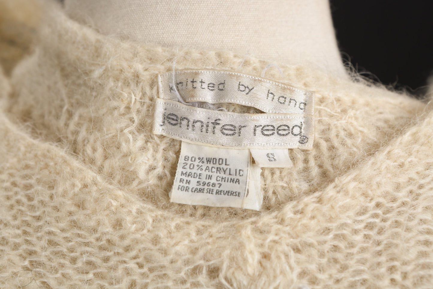 Women Beige Cable knit Pull Over V Neck Sweater - Era 80's - 90's