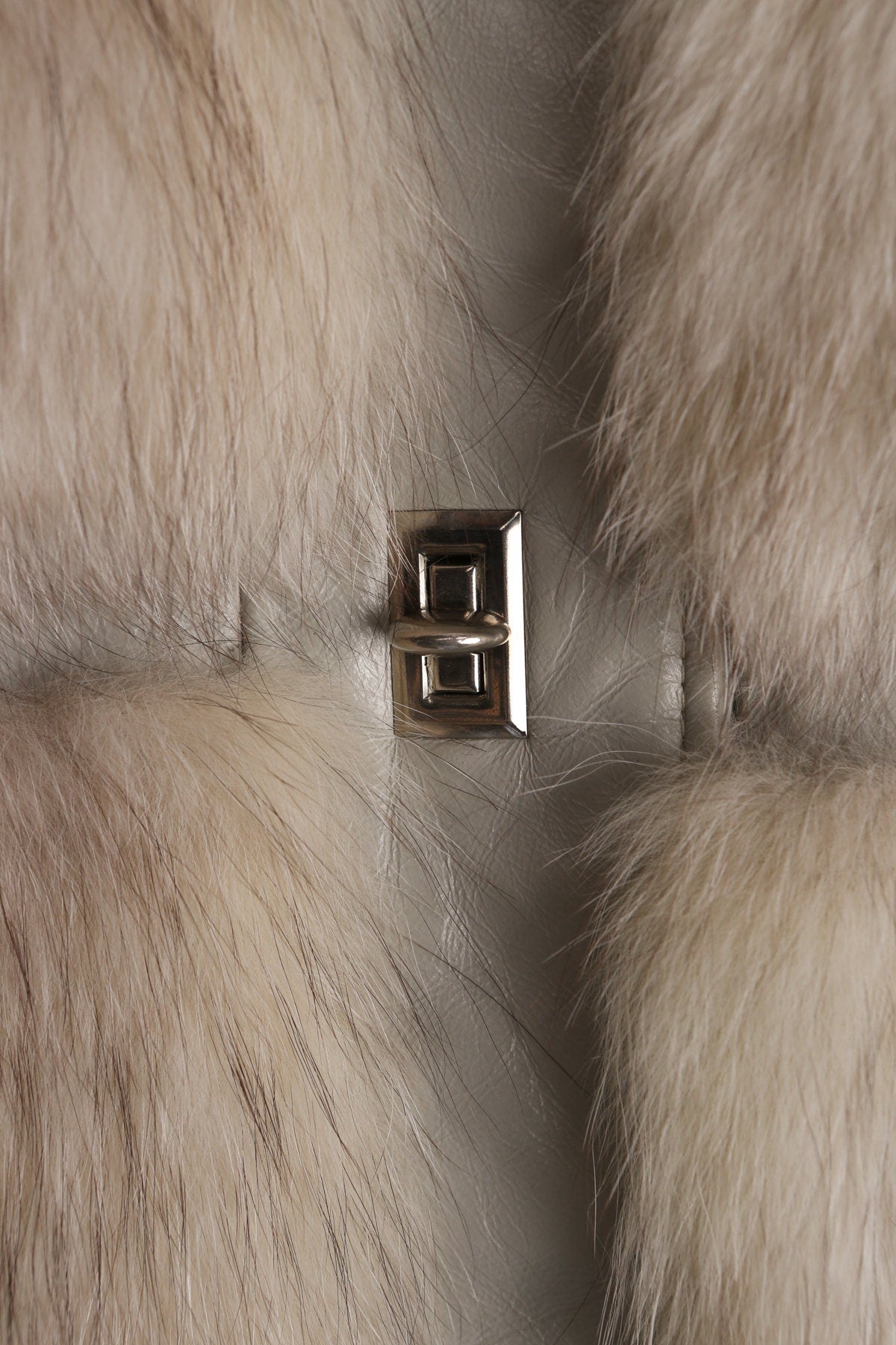 Vintage Women beige Fur Coat with Leather Seam Details - Era 60's - 70's