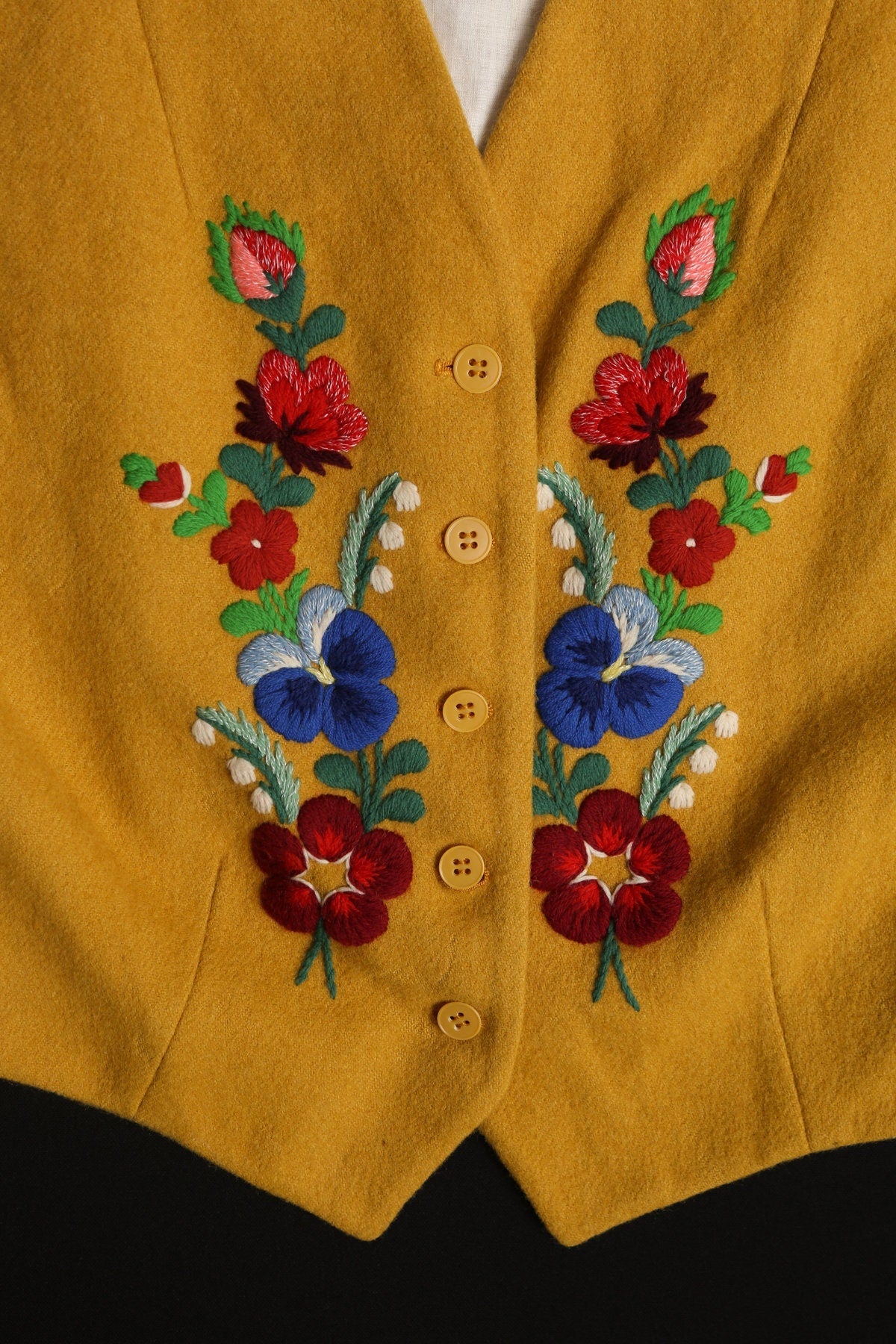 Vintage Women Yellow Flower Embroidered Two Piece Suit