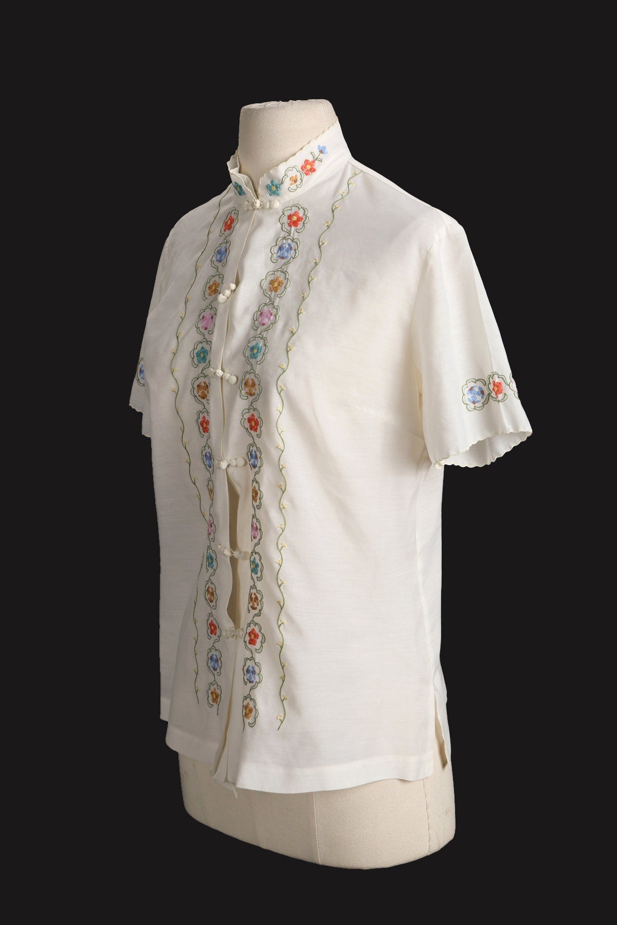 Vintage Women Floral Embroidered Cheongsam Top - Era 1970s - 1980s