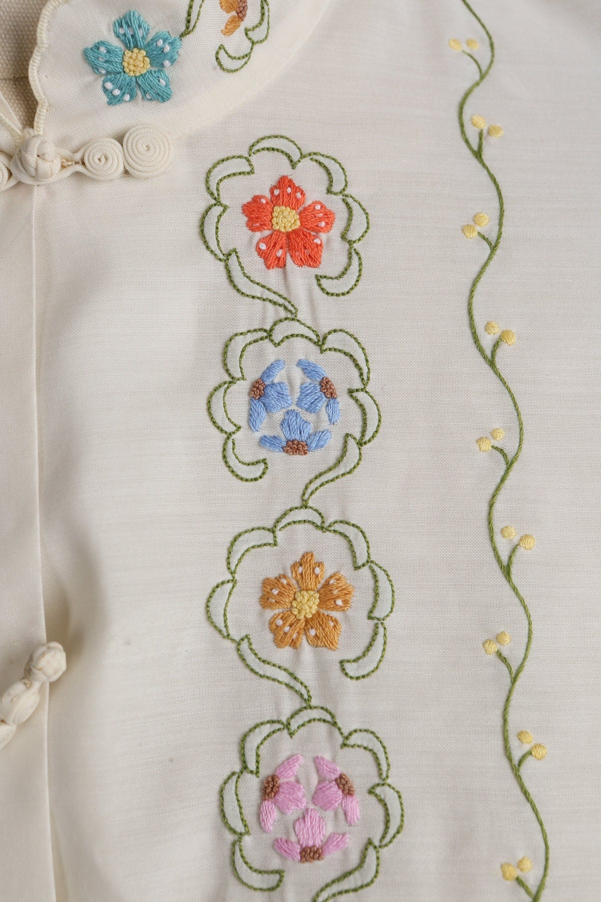 Vintage Women Floral Embroidered Cheongsam Top - Era 1970s - 1980s