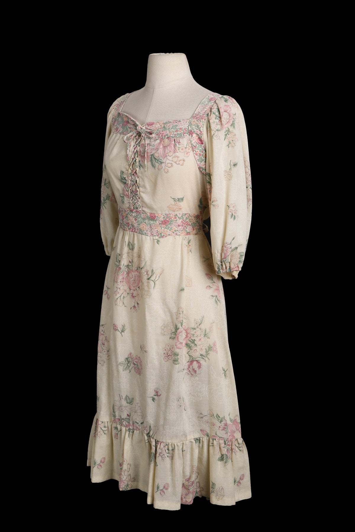 Vintage Floral Print Prairie Dress - Long Sleeve - Waist Belt - Era 1970s - 1980s