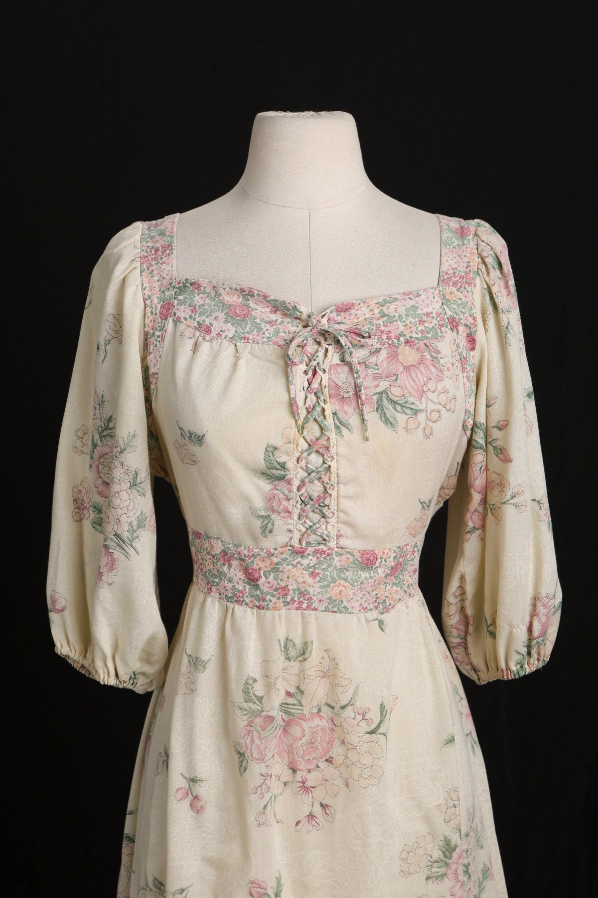 Vintage Floral Print Prairie Dress - Long Sleeve - Waist Belt - Era 1970s - 1980s