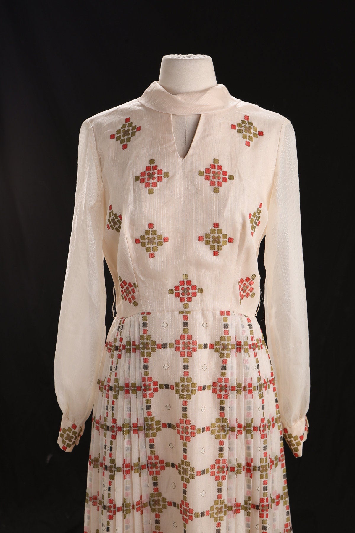 Vintage Hawaiian Dress with Geometric Pattern Print by Alfred Shaheen