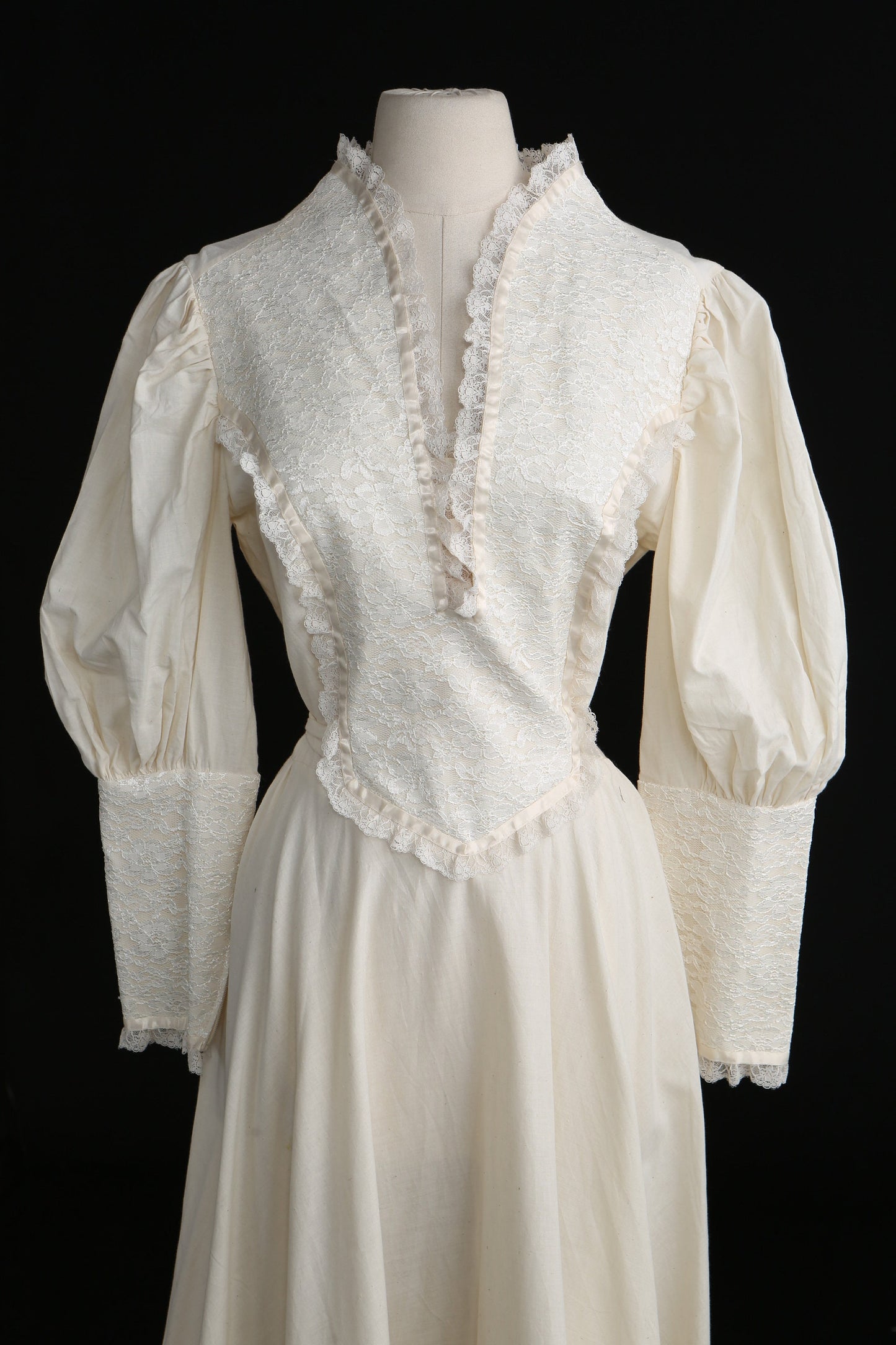 Vintage Prairie Dress - Long Sleeve - Victorian Style - Era 1970s to 1980s