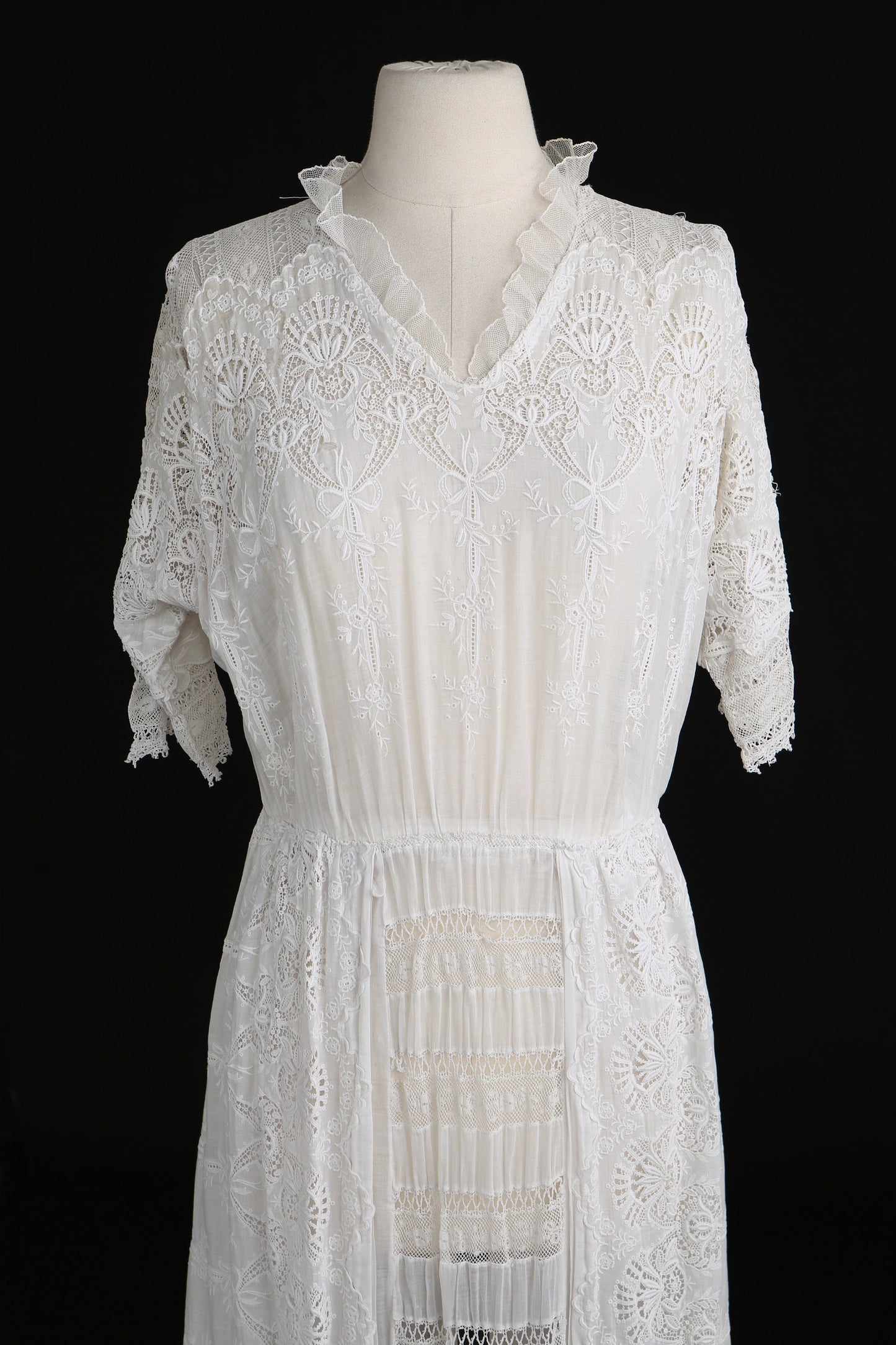 Vintage White Embroidered Summer Dress - Era 1930's to 1940's