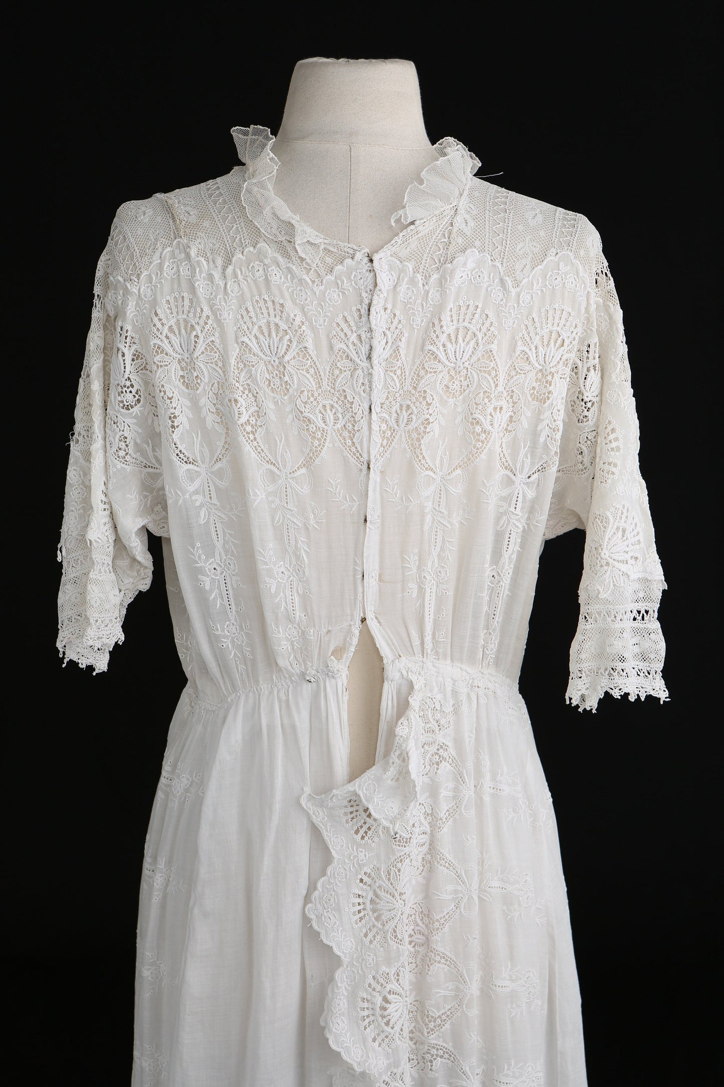 Vintage White Embroidered Summer Dress - Era 1930's to 1940's
