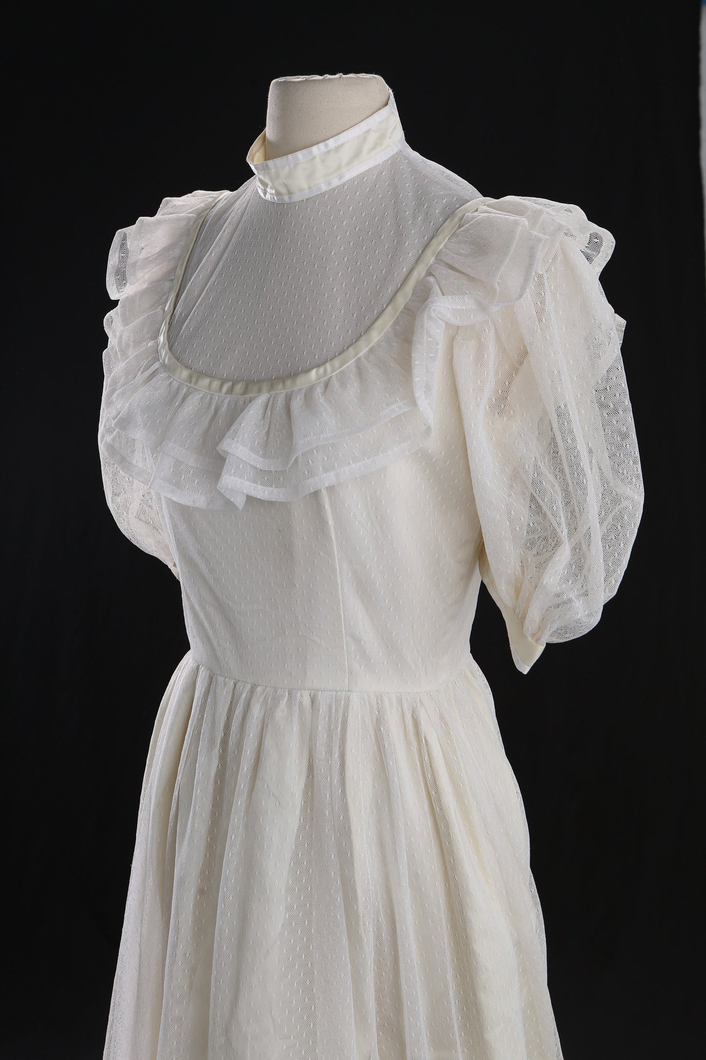 Vintage White Long Prairie Dress - Era 1970s - 1980s
