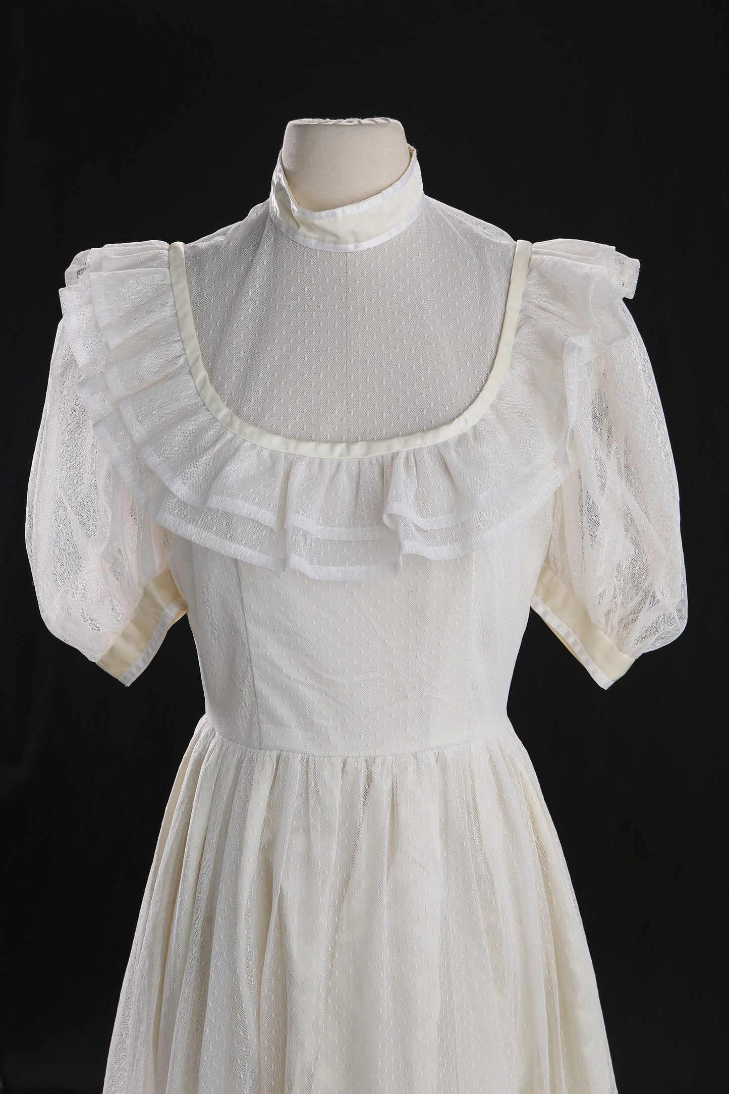 Vintage White Long Prairie Dress - Era 1970s - 1980s