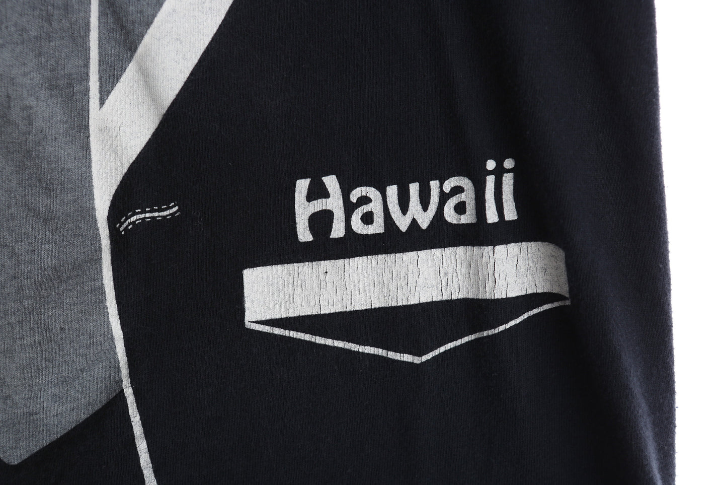 Vintage Tuxedo Graphic T-shirt - Hanes label - Hawaii Print - Era 1980s - 1990s