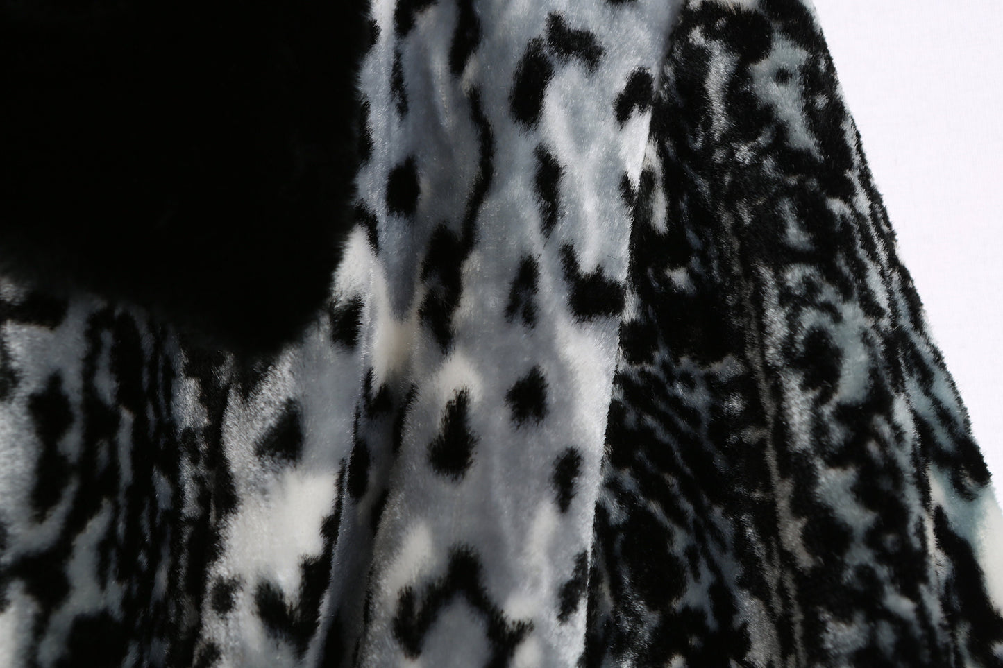 Vintage Women 1970's Gray Lepard Print Faux Fur Winter Coat