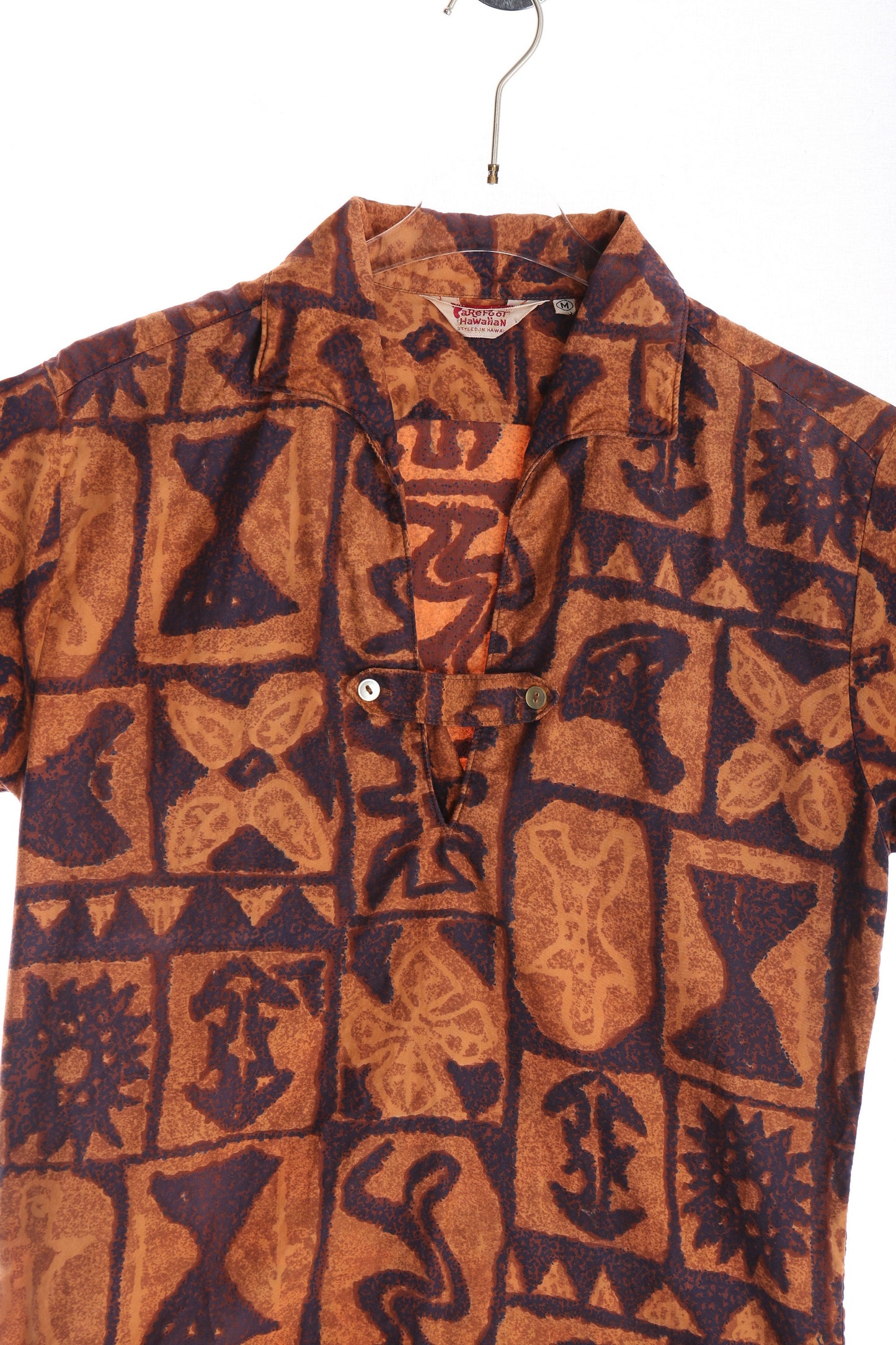 Vintage Hawaiian Shirt / Styled in Hawaii by Barefoot Hawaiian / Era 60s - 70s