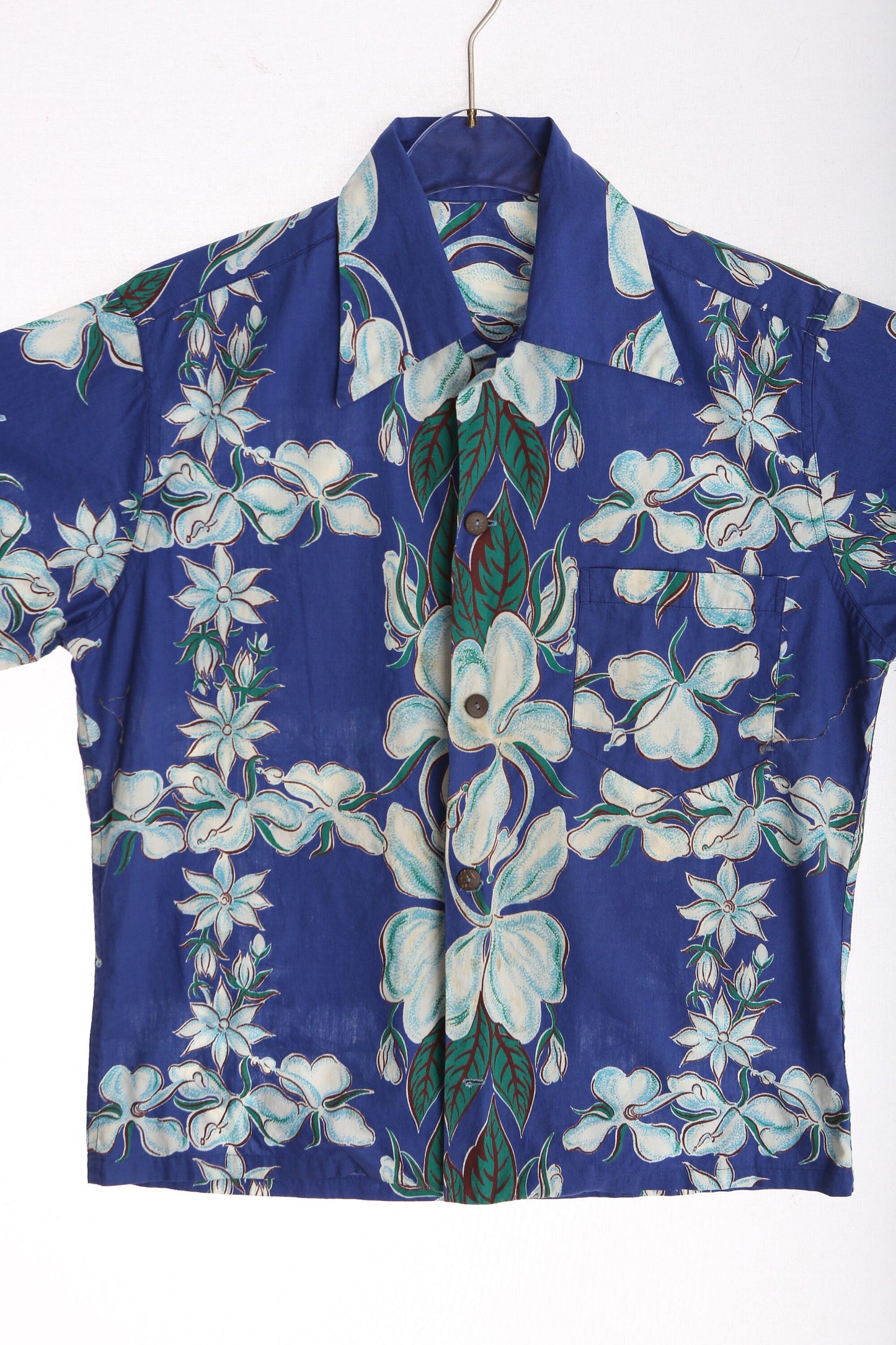 Vintage Men's Blue Hawaiian Shirt with Wooden Buttons / Estimated Era: 50s - 60s