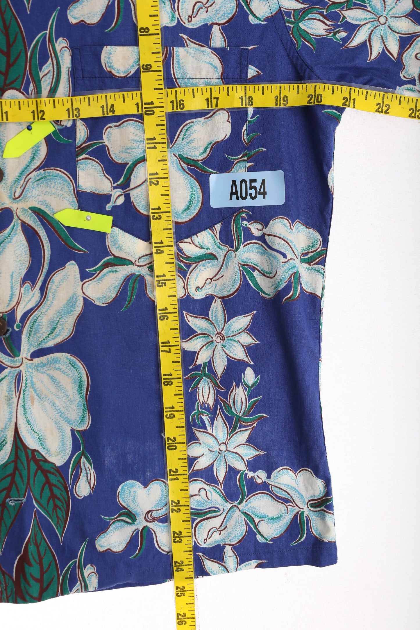 Vintage Men's Blue Hawaiian Shirt with Wooden Buttons / Estimated Era: 50s - 60s