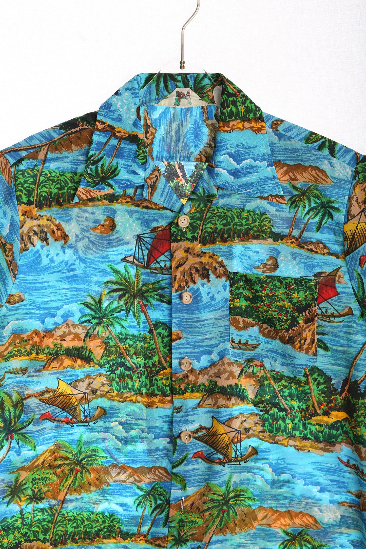 Vintage Hawaiian Shirt by Royal Islander / Estimated era: 70s - 80s