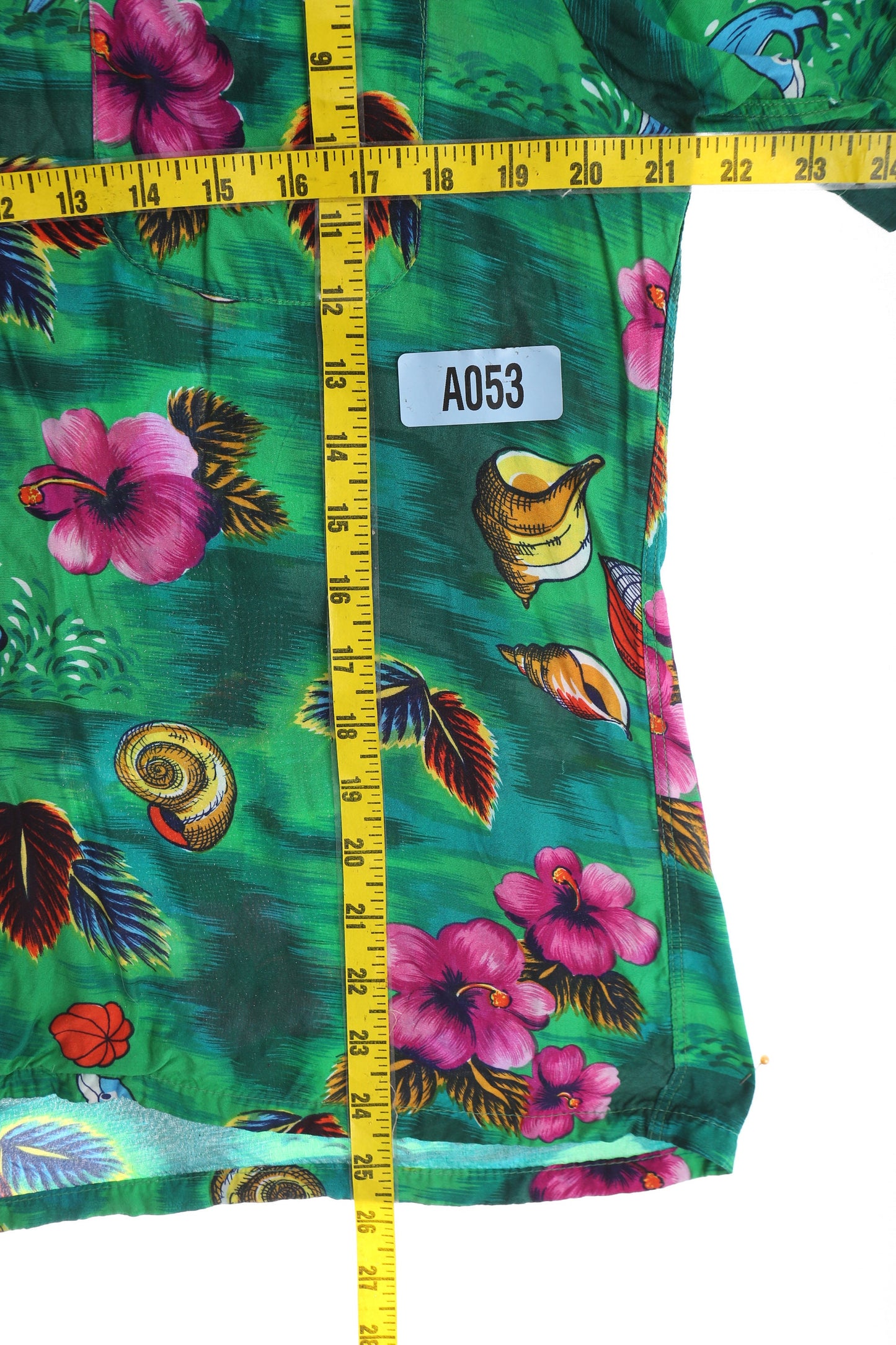 Vintage Men's Green Hawaiian Shirt by Hawaiian Holiday / Era 70s - 80s