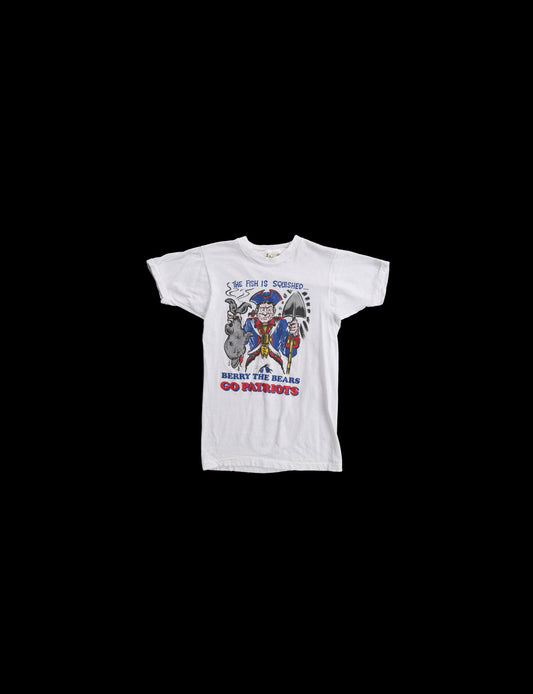 Vintage Patriots White Graphic T-shirt / The Fish is Squished Berry the Bears