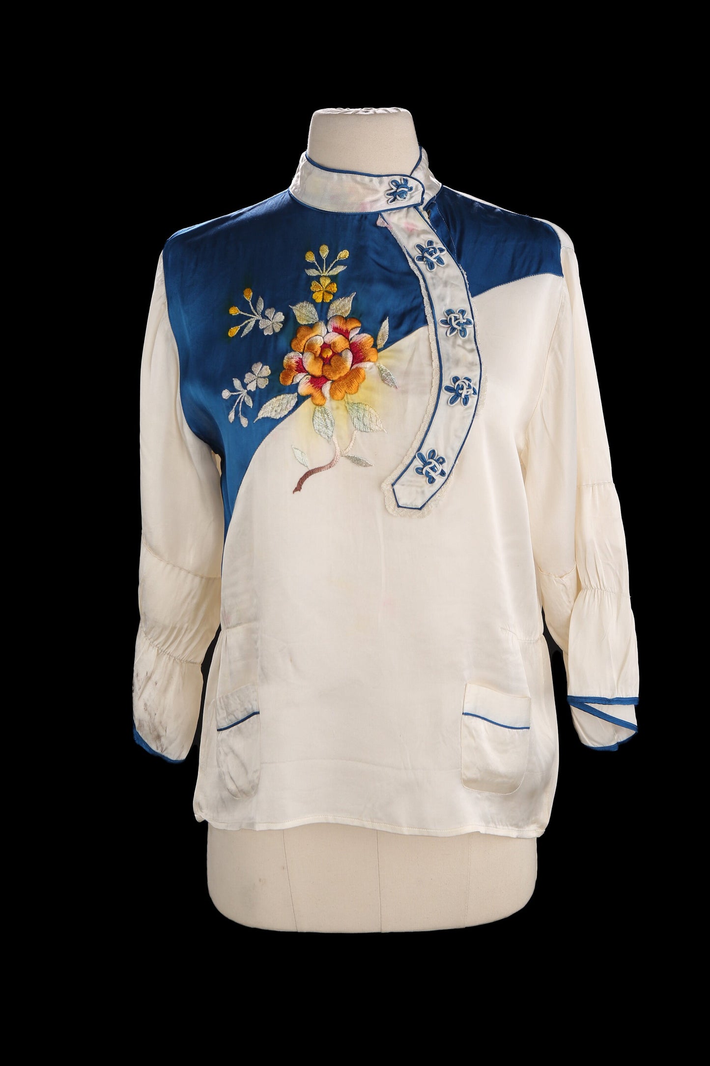Vintage Women Cheongsam Blouse with Floral Embroidery