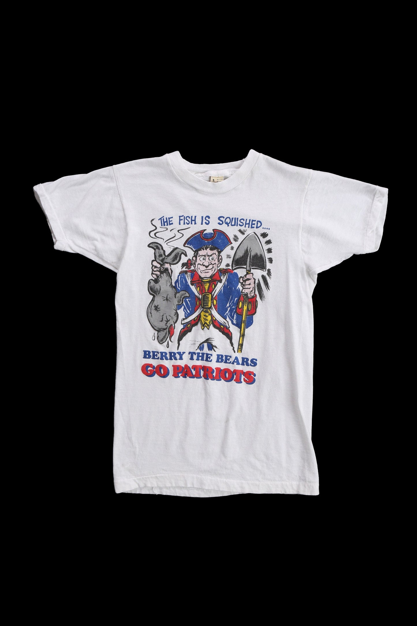 Vintage Patriots White Graphic T-shirt / The Fish is Squished Berry the Bears