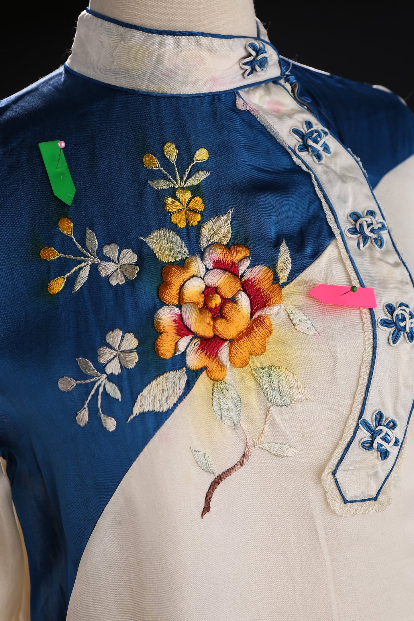 Vintage Women Cheongsam Blouse with Floral Embroidery