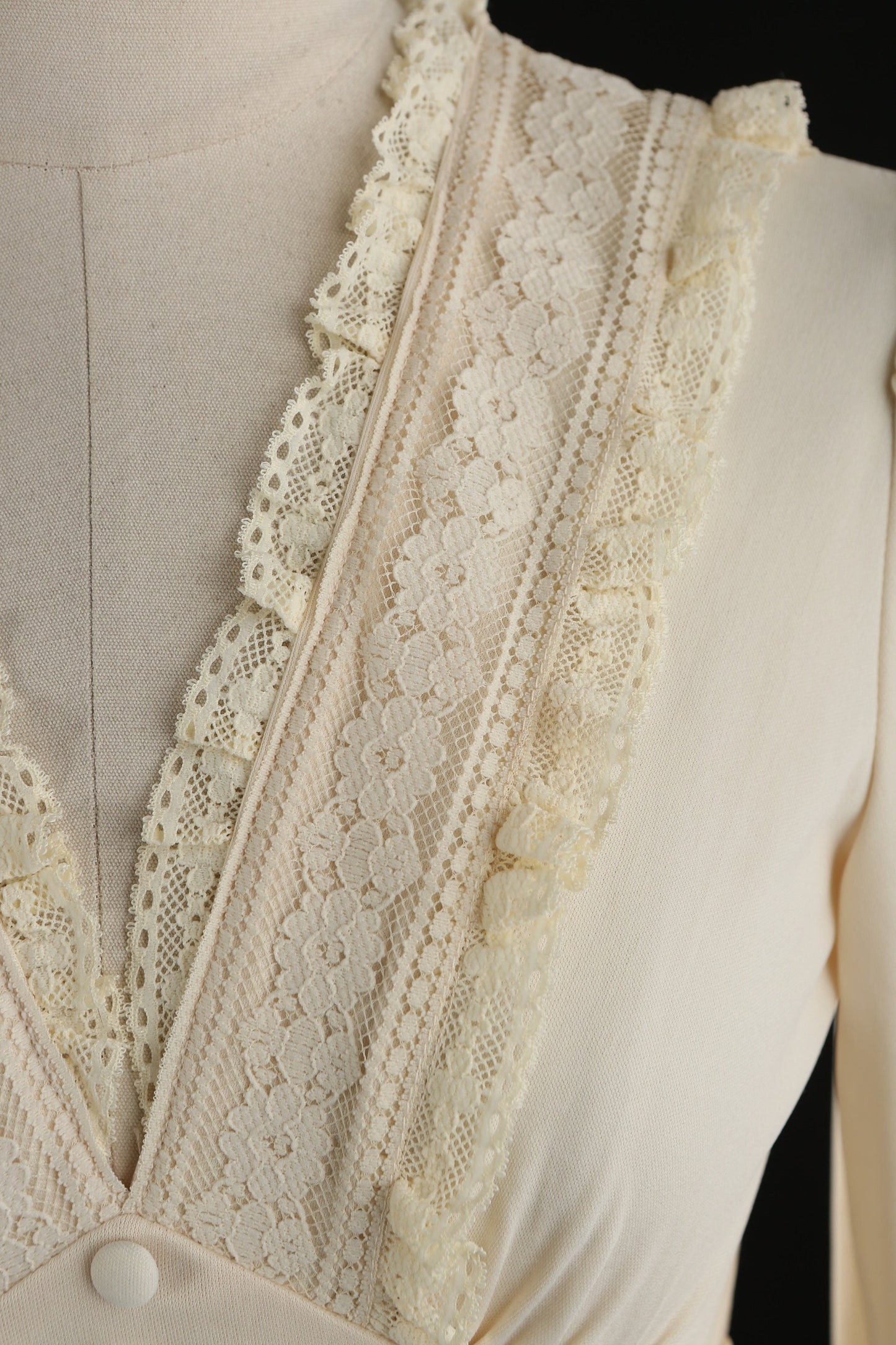 1970s Women Beige Casual Long Dress with Lace Collar Details