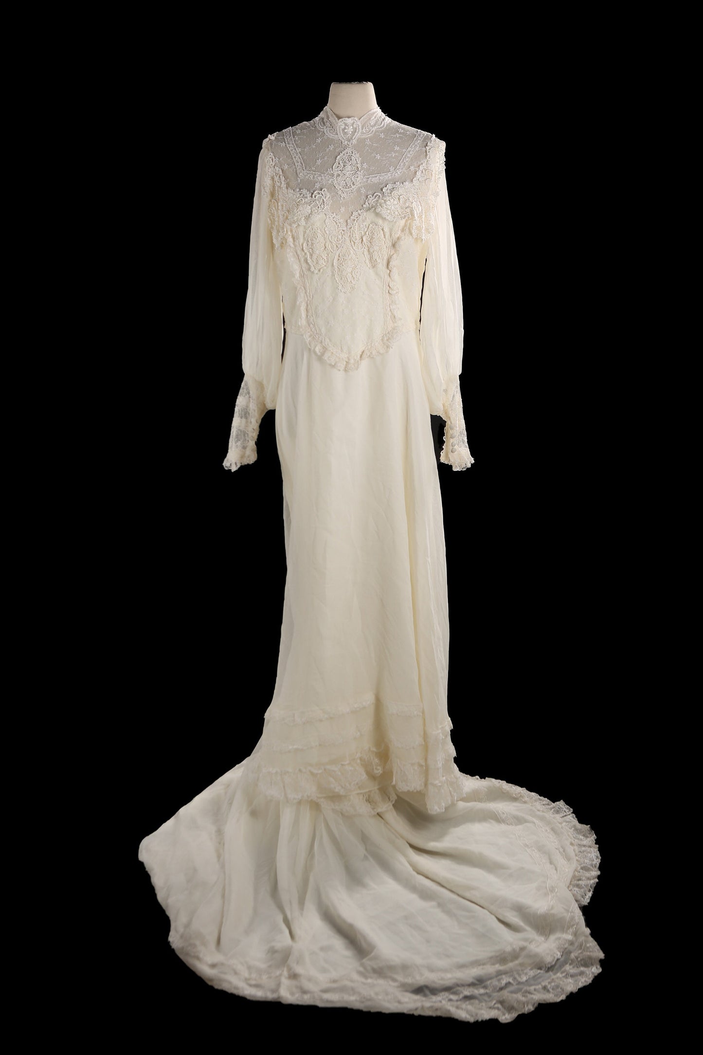 Vintage White Wedding Dress / Estimated Era 1980s - 1990s