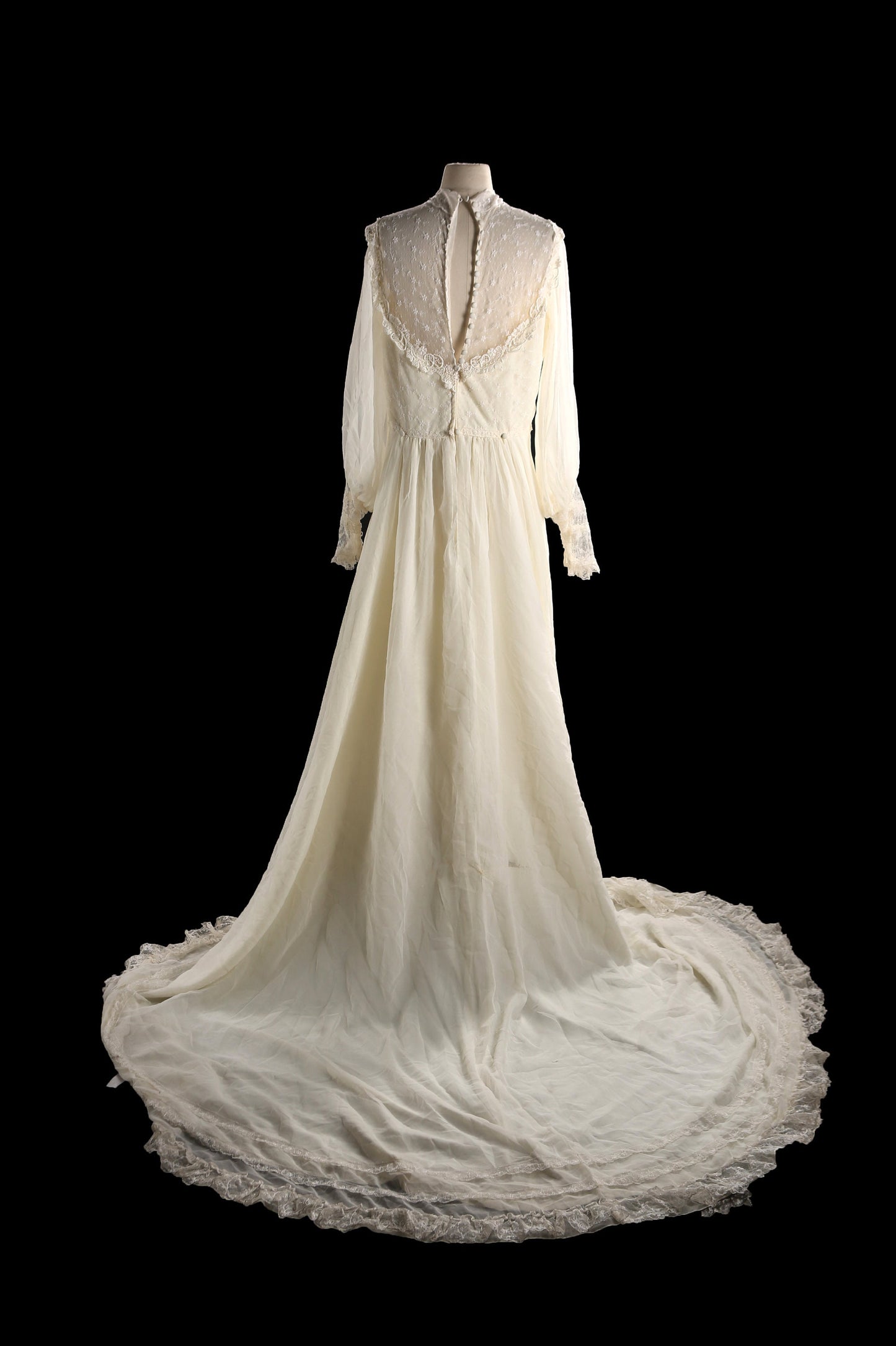 Vintage White Wedding Dress / Estimated Era 1980s - 1990s