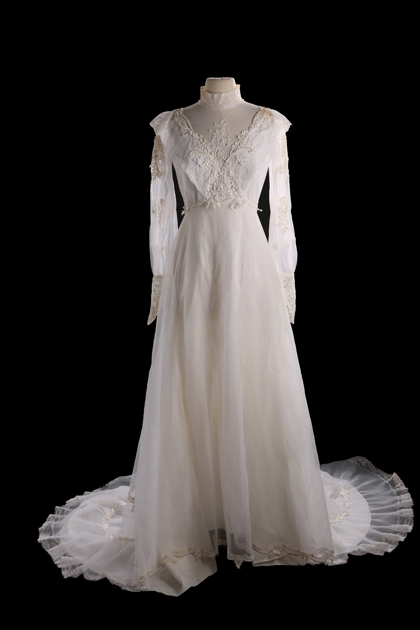 Vintage White Wedding Dress with Floor Length - Mande in USA by Union Made
