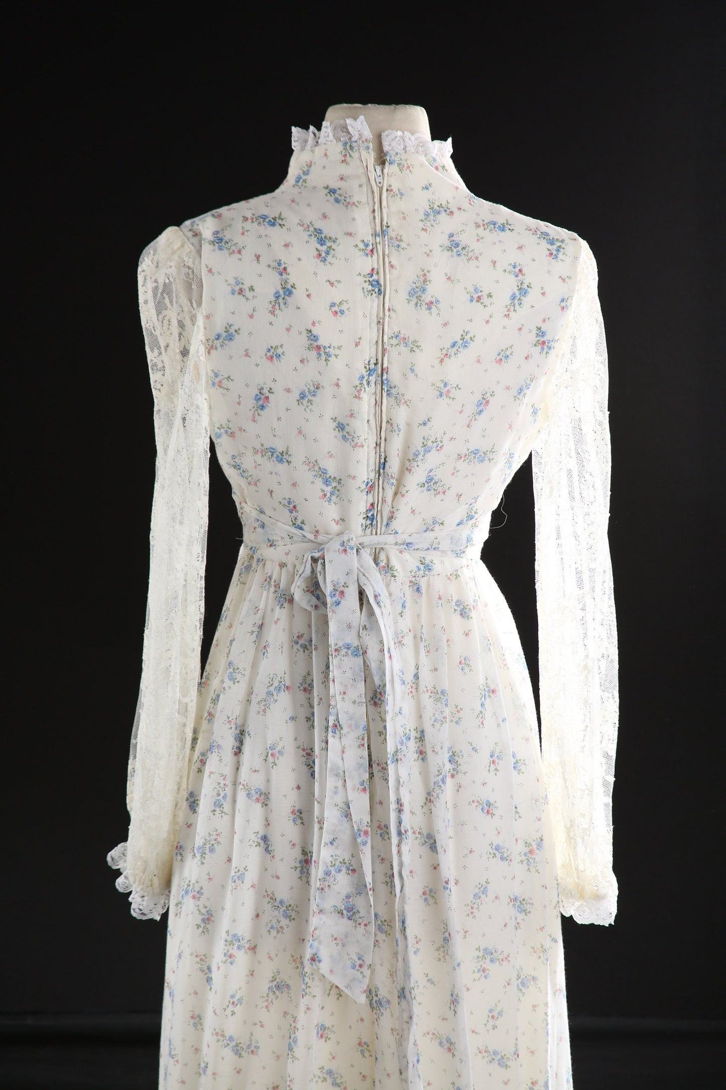 Vintage White Prairie Dress with Blue Floral Print Pattern and White Lace Sleeves - Estimated Era 1970's - 1980's - Western Boho Maxi Summer