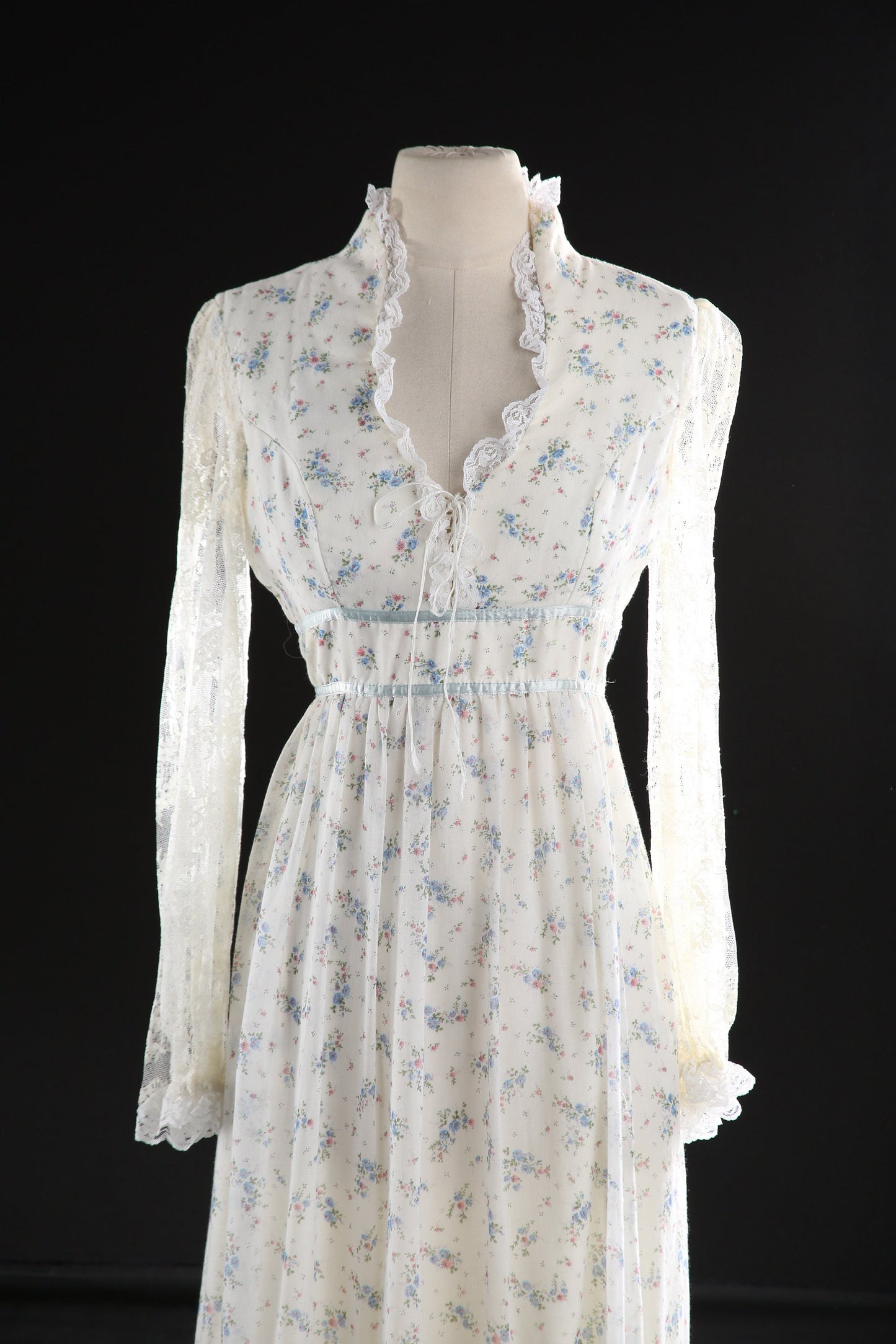 Vintage White Prairie Dress with Blue Floral Print Pattern and White Lace Sleeves - Estimated Era 1970's - 1980's - Western Boho Maxi Summer