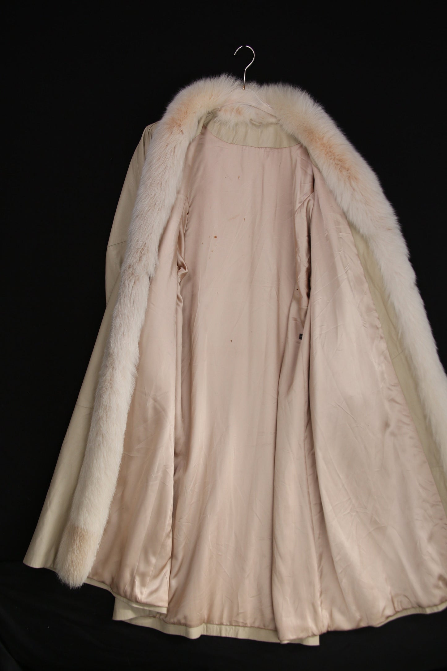 Women White Leather Coat with Fur Collar - Estimated Era 1980's - 1990's