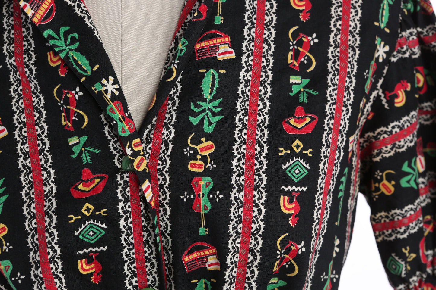 Vintage Women Cotton Short Sleeve Mexican Fiesta Print Button Up Blouse - Estimated Era 1940s - 1950s