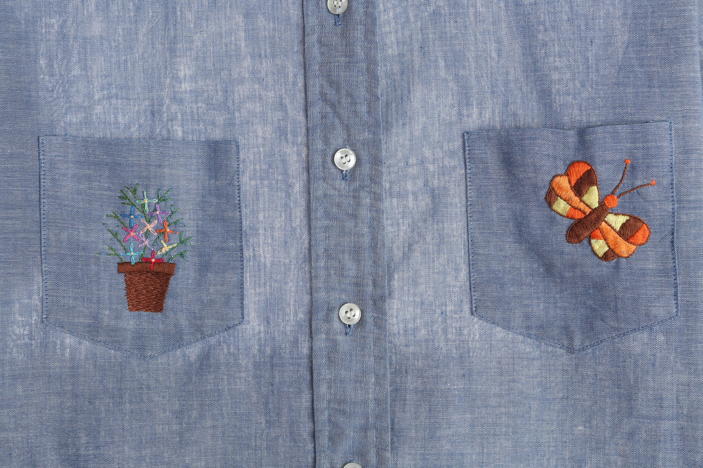 Vintage Women Blue Flower Embroidered Shirt by Wrangler - Est Era 70s - 80s