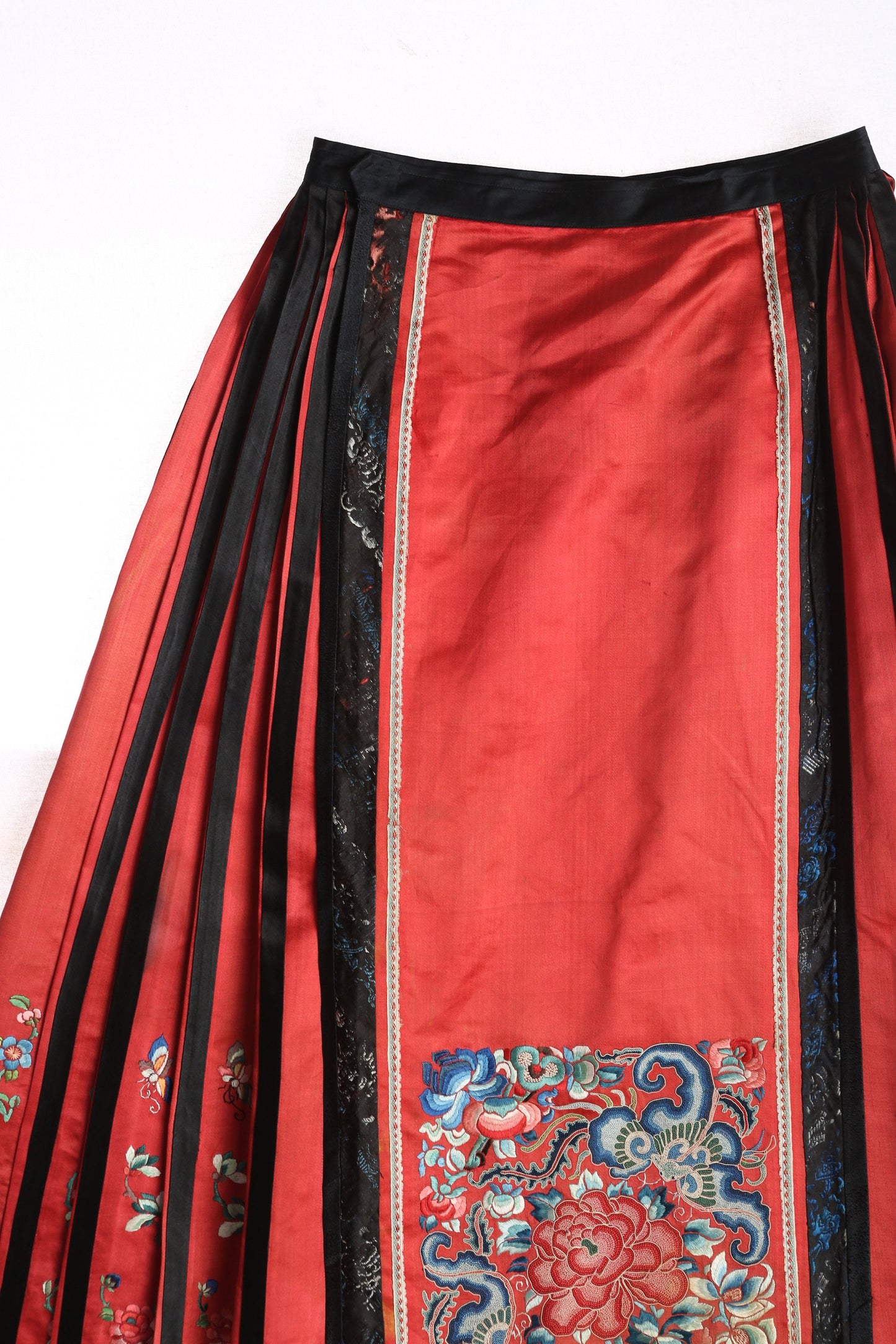 Vintage Chinese Red Skirt with Floral Embroidery